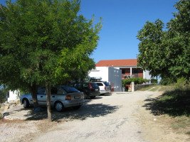 Apartmani Antica - Parking.jpg